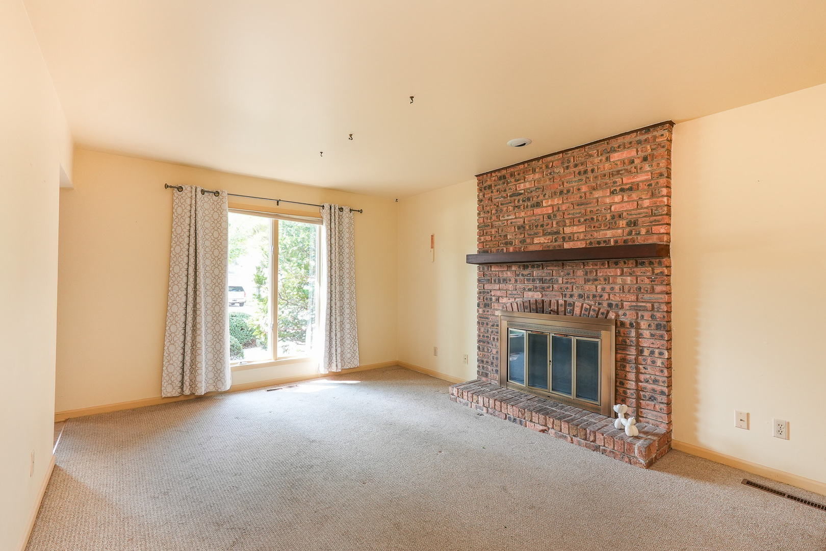 11 Windsor Court Property Photo 4