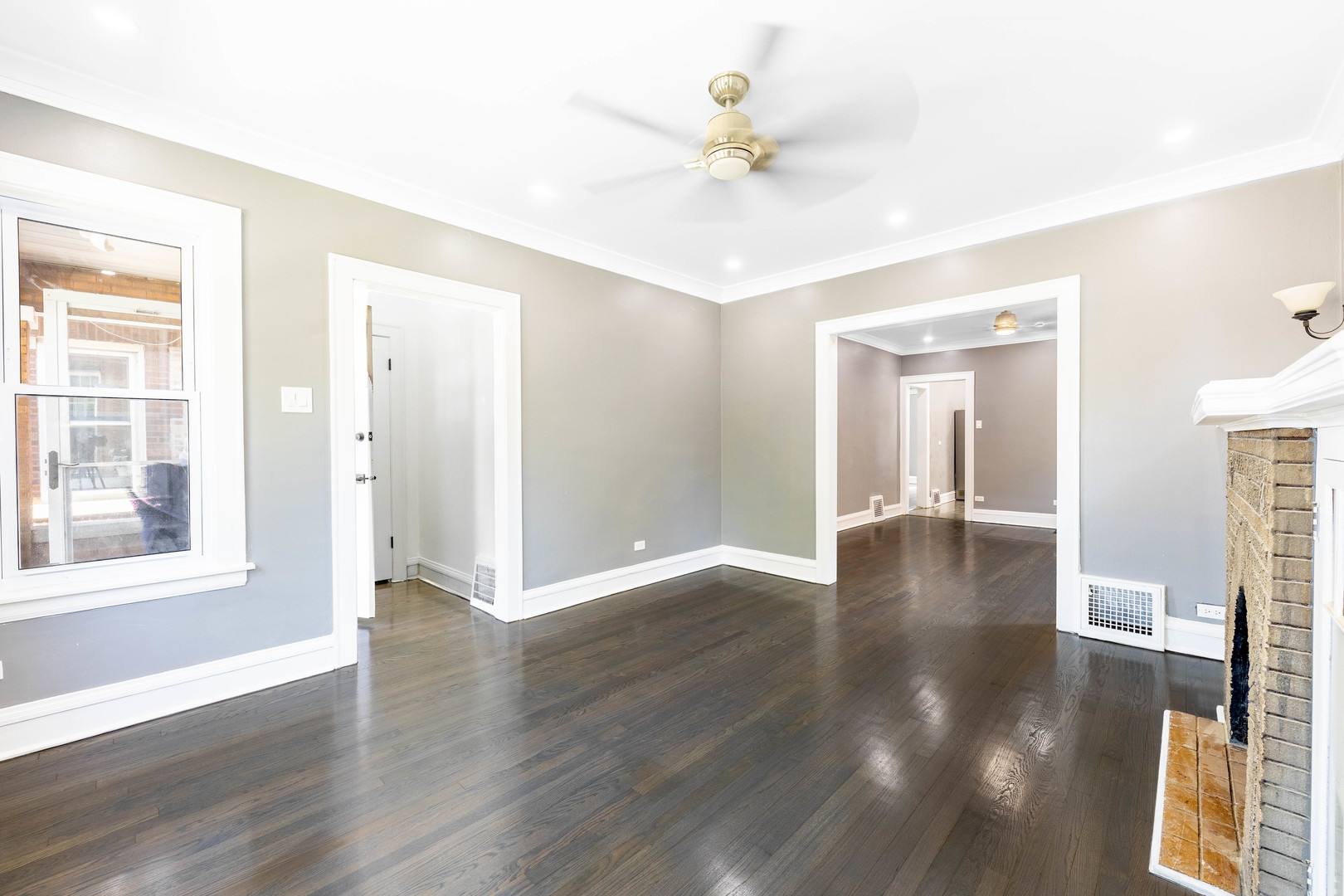 3035 N Luna Avenue Property Photo 6
