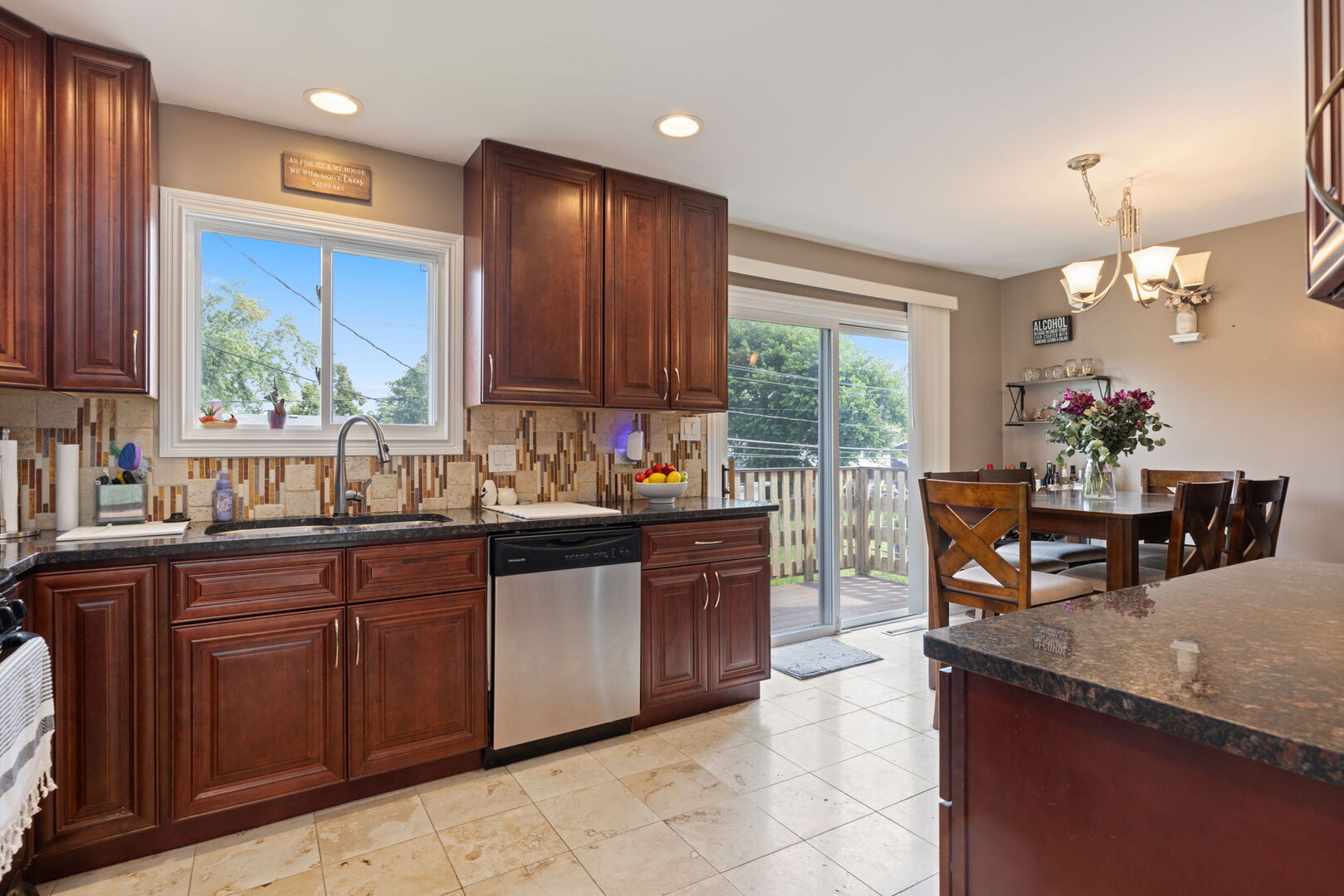 20 W Fullerton Avenue Property Photo 6