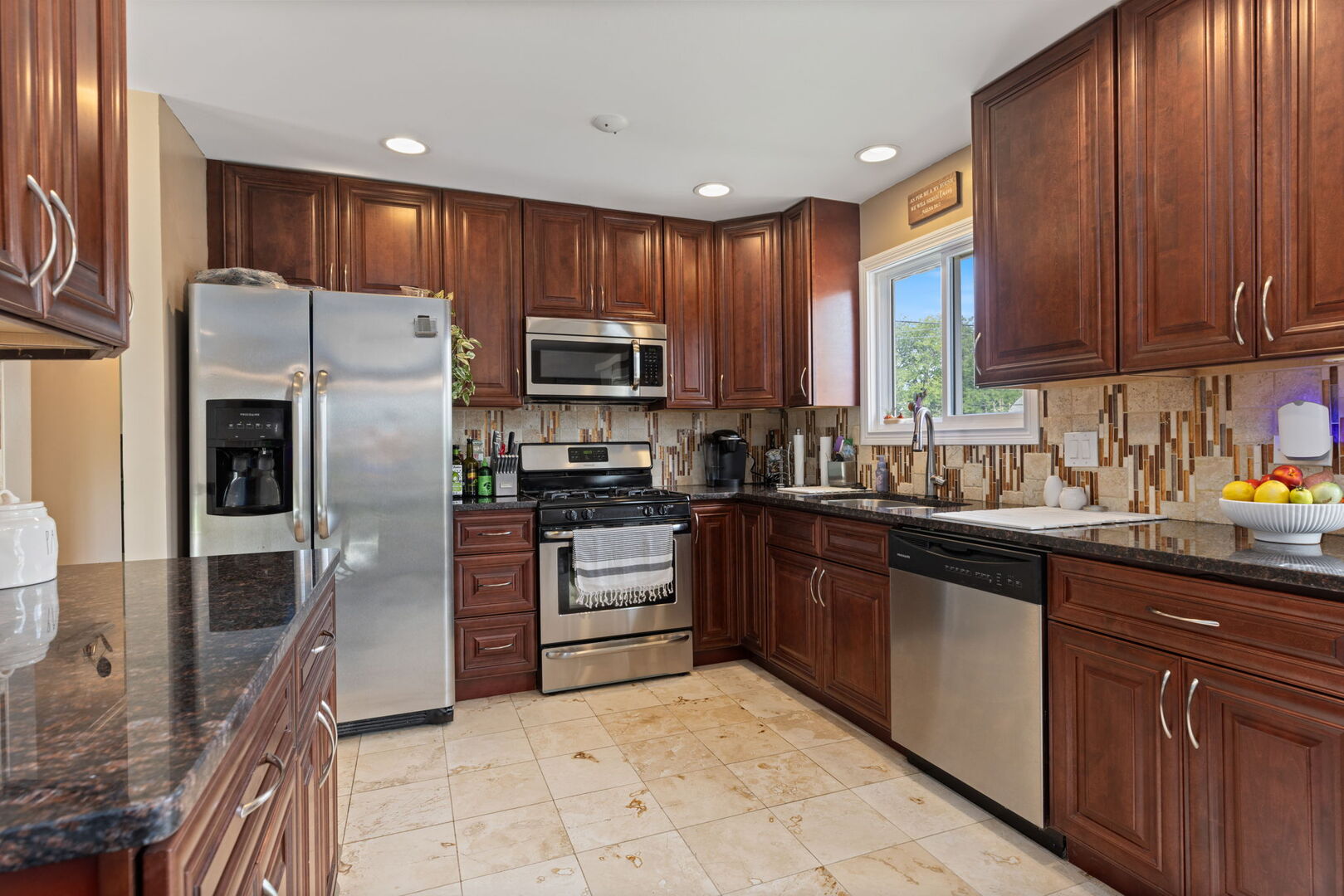 20 W Fullerton Avenue Property Photo 7