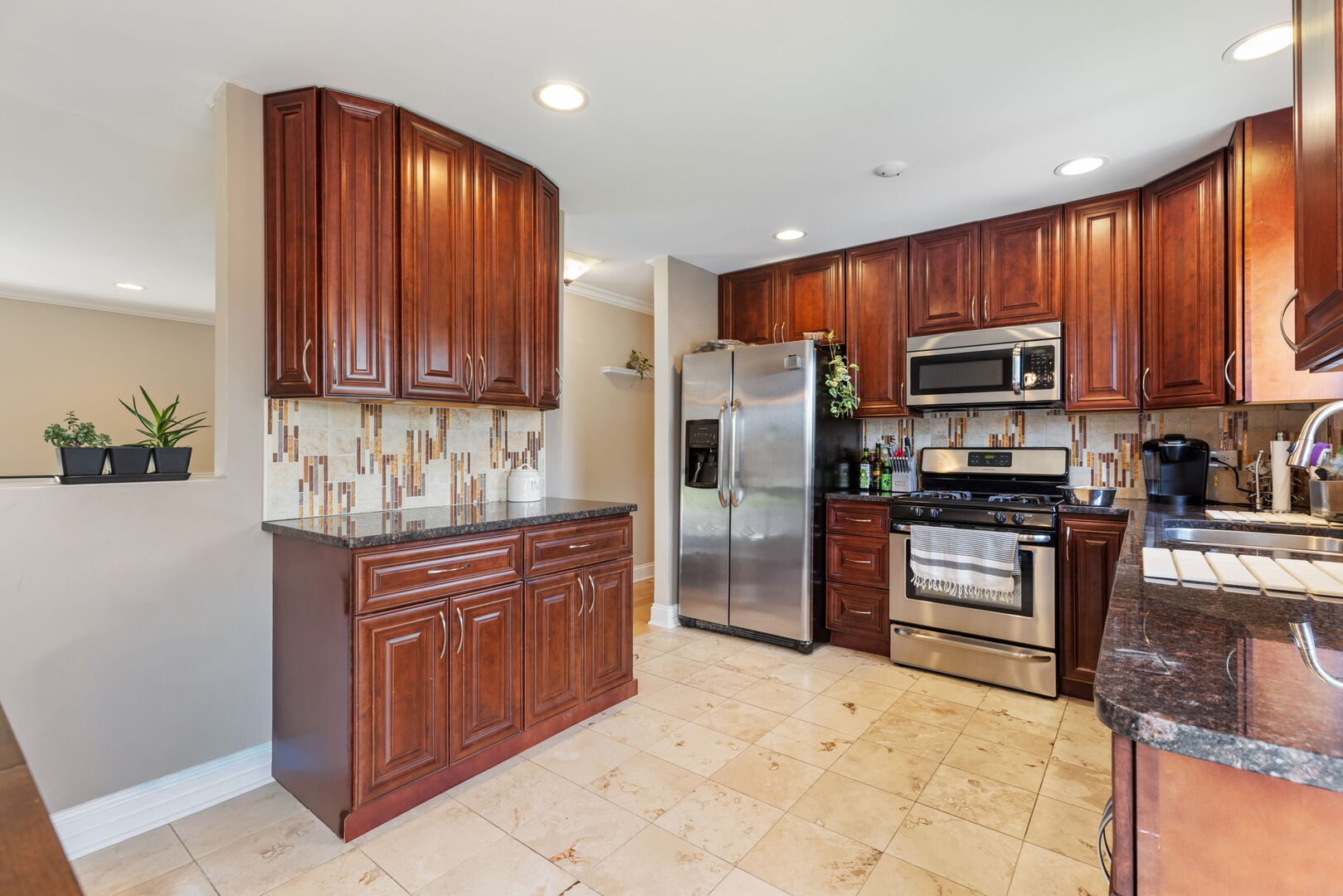 20 W Fullerton Avenue Property Photo 8