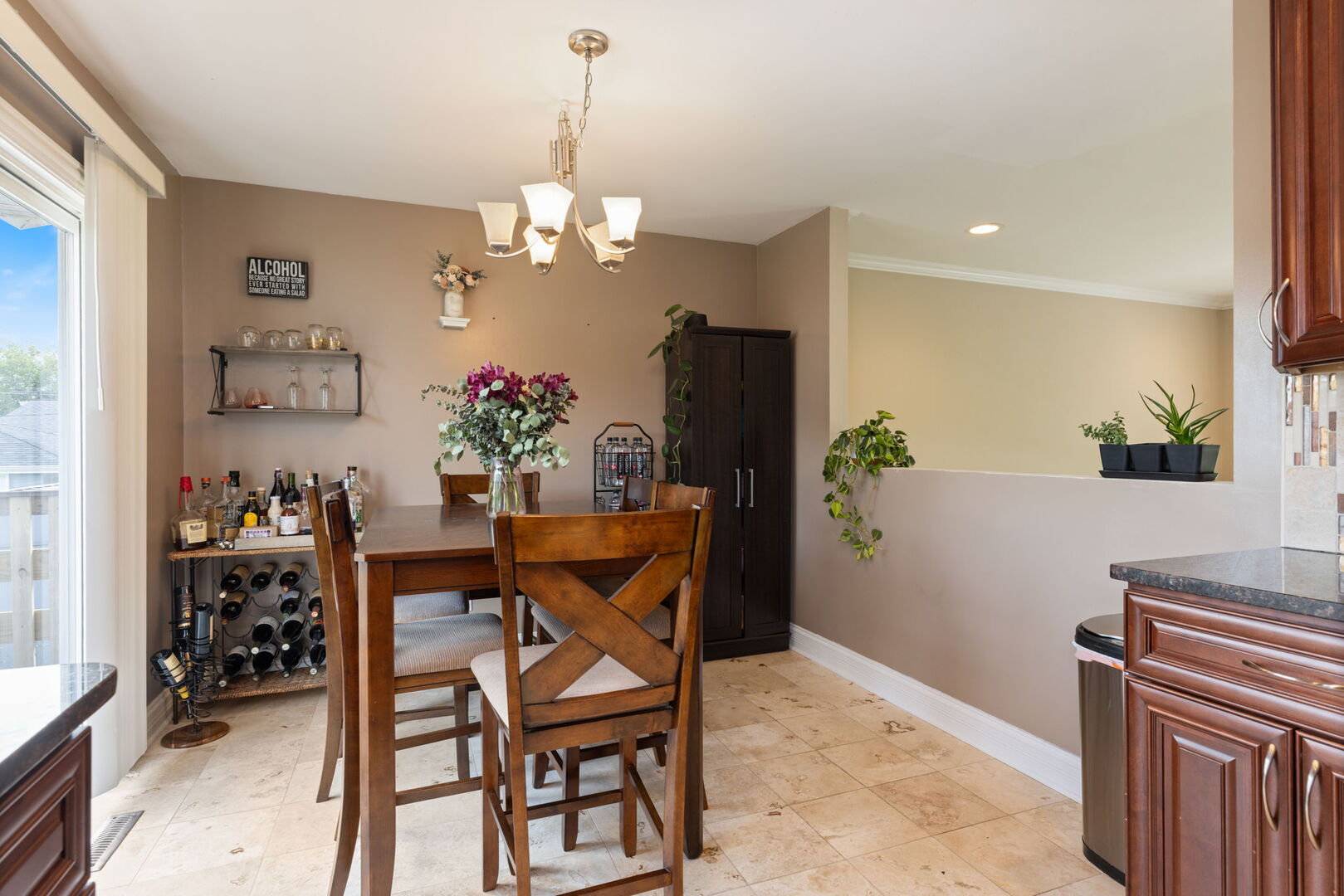 20 W Fullerton Avenue Property Photo 9