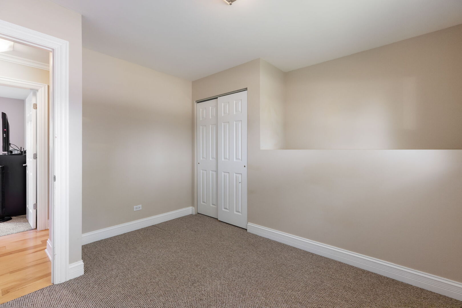 20 W Fullerton Avenue Property Photo 16