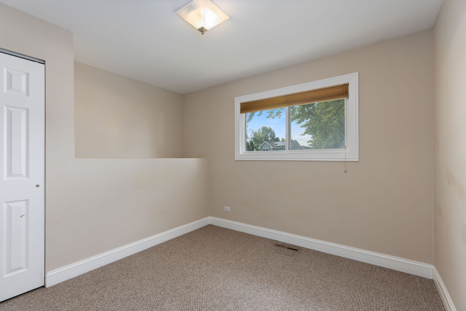 20 W Fullerton Avenue Property Photo 17