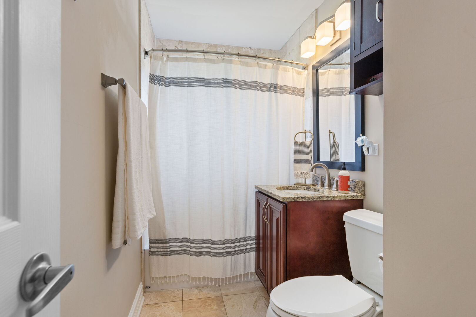 20 W Fullerton Avenue Property Photo 18