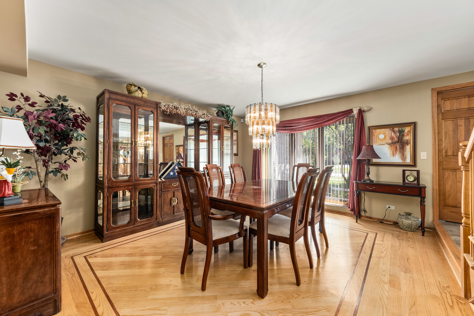 1310 Hamlin Avenue Property Photo 6