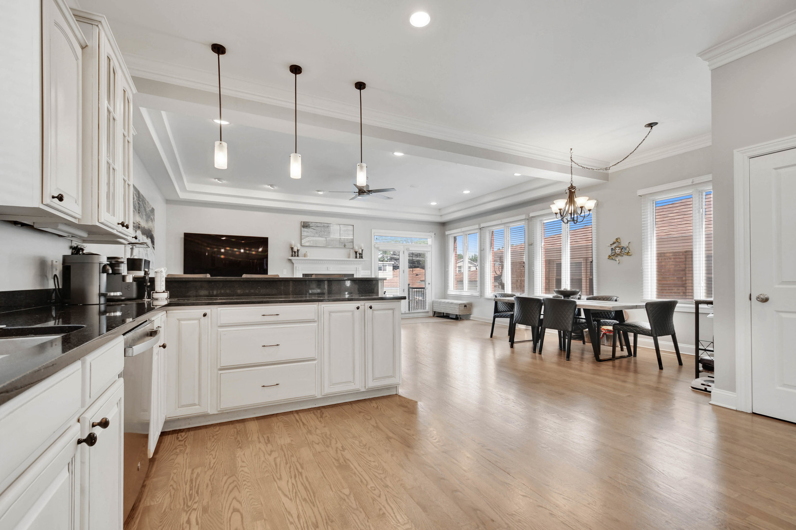 11241 S Central Park Avenue Property Photo 10