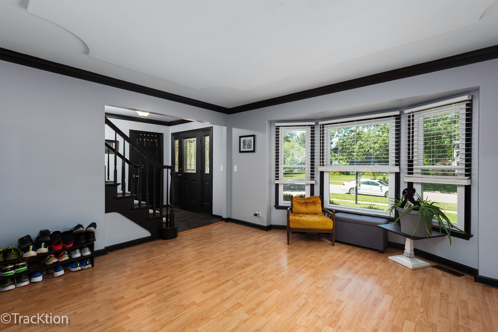 360 Lakeview Drive Property Photo 3