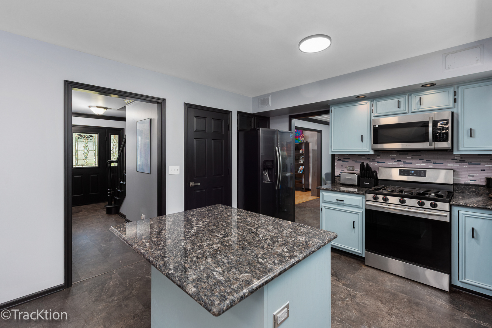 360 Lakeview Drive Property Photo 7