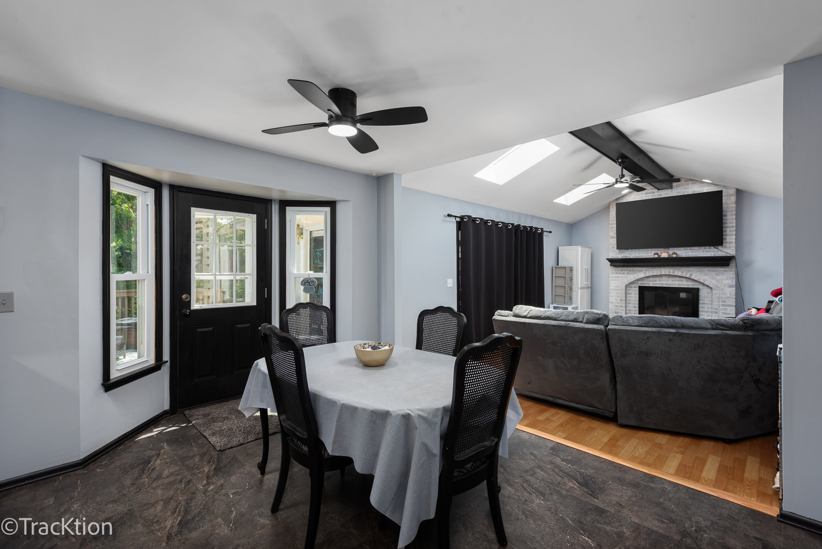 360 Lakeview Drive Property Photo 8