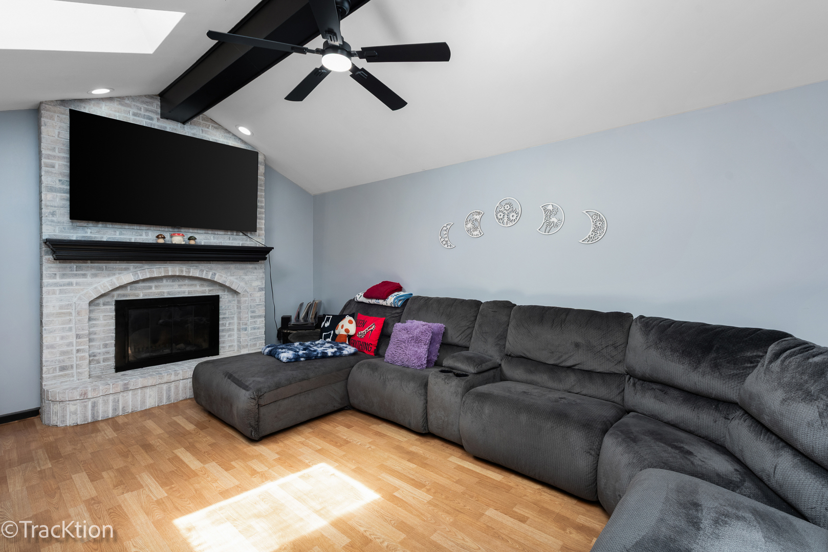 360 Lakeview Drive Property Photo 9