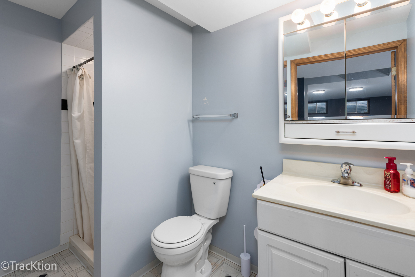 360 Lakeview Drive Property Photo 21