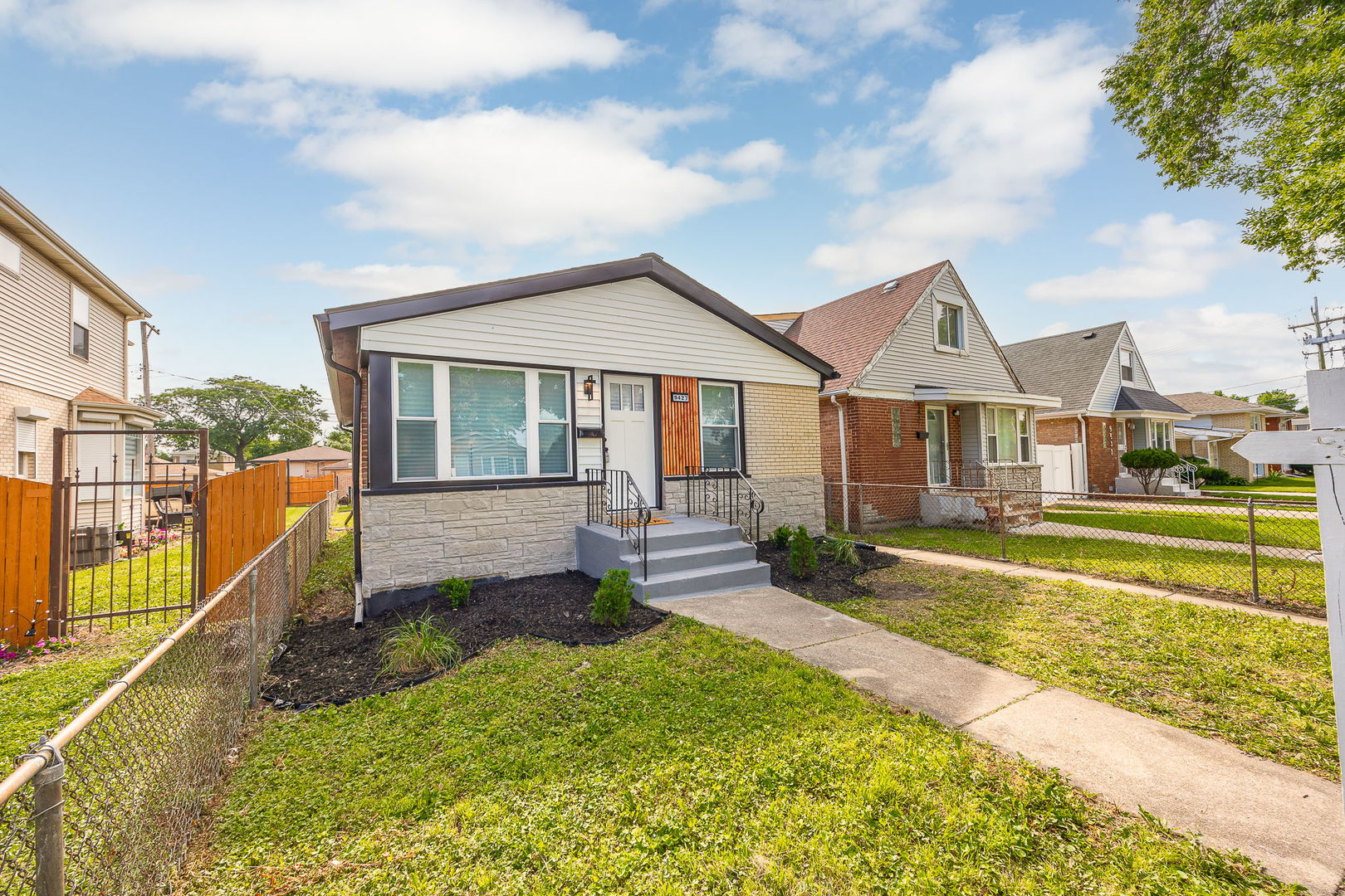 9427 S Emerald Avenue Property Photo 1