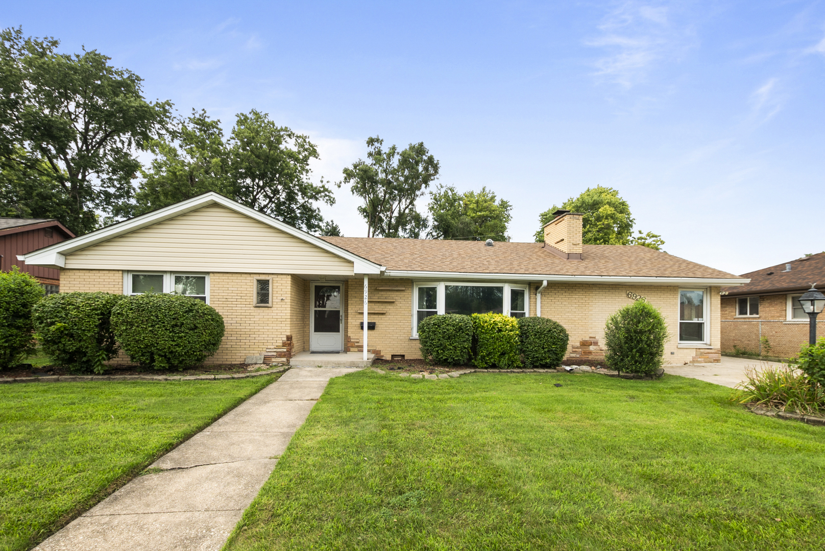 6926 W 115th Place Property Photo 2