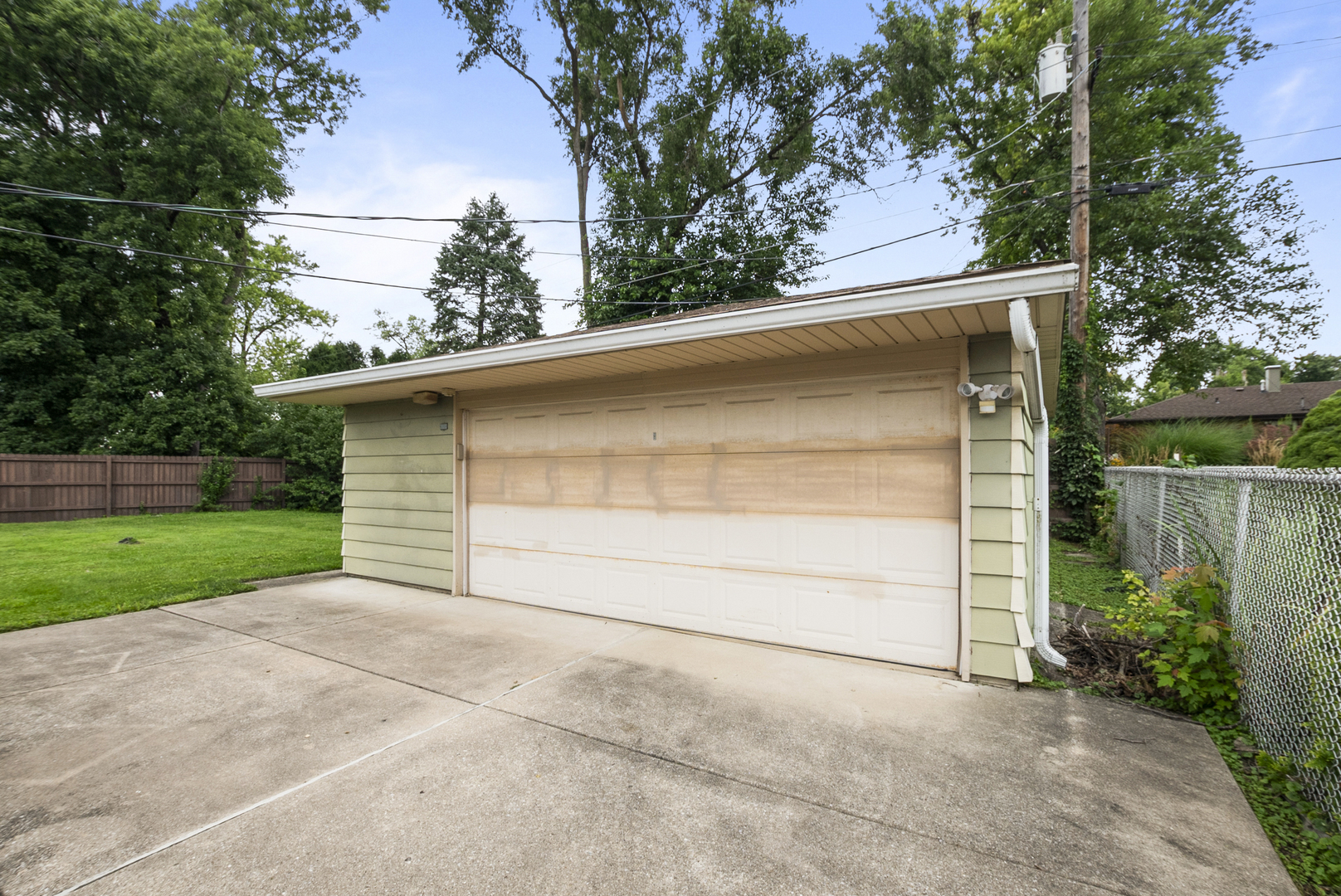 6926 W 115th Place Property Photo 4