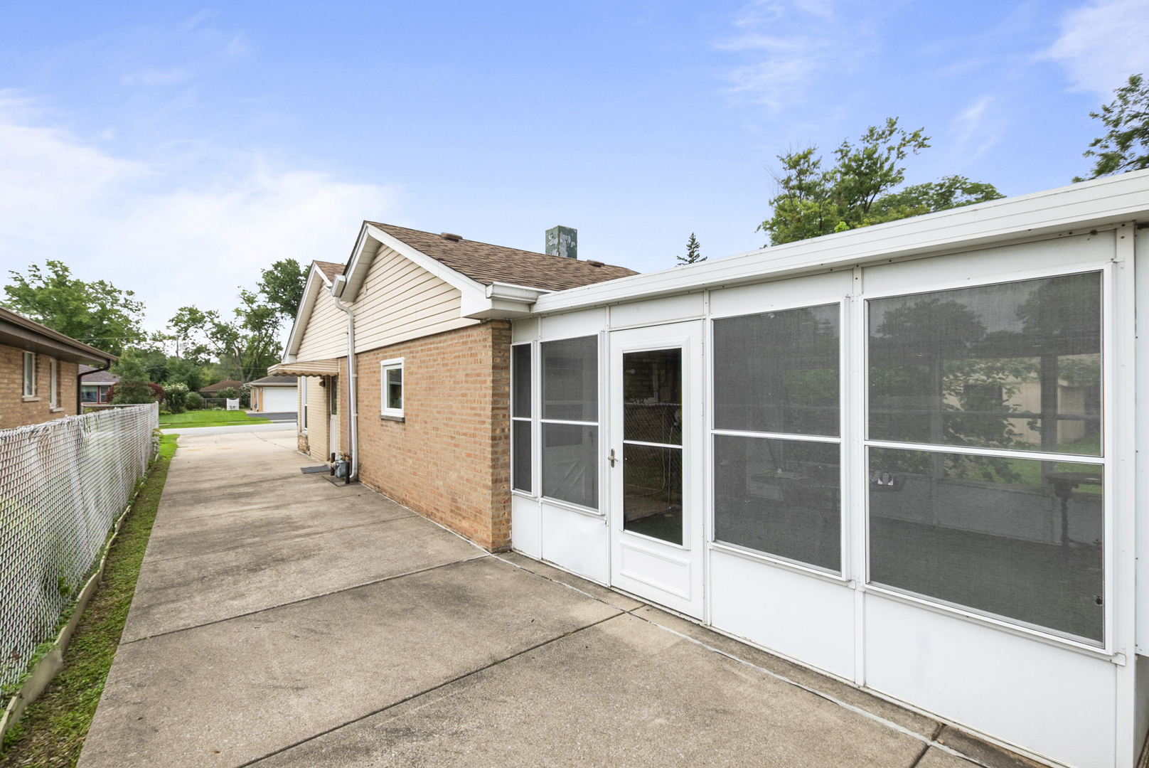 6926 W 115th Place Property Photo 5