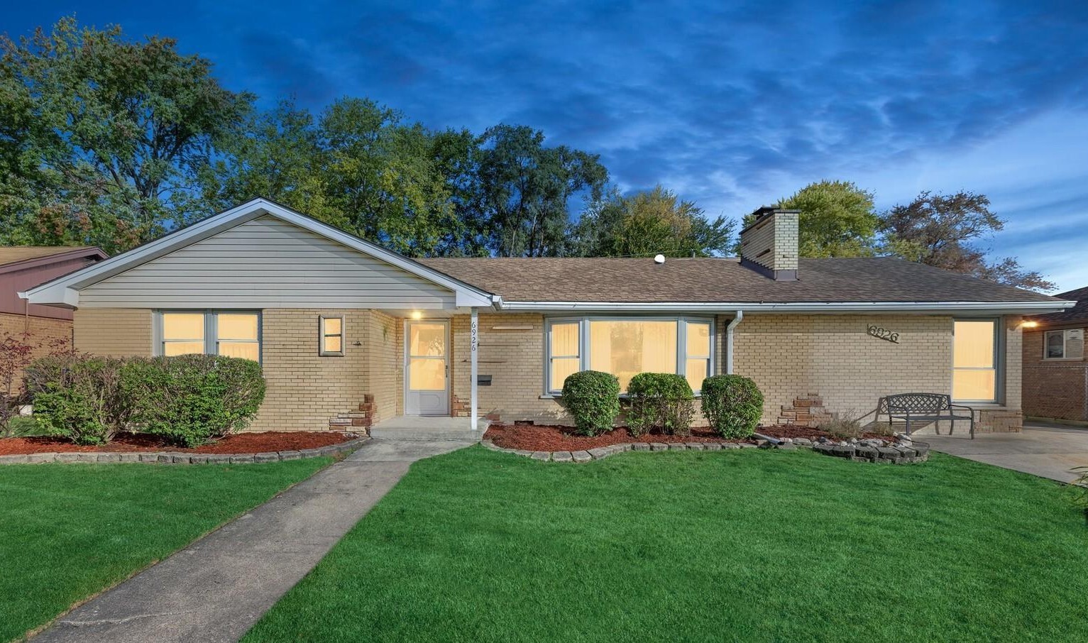 6926 W 115th Place Property Photo 8