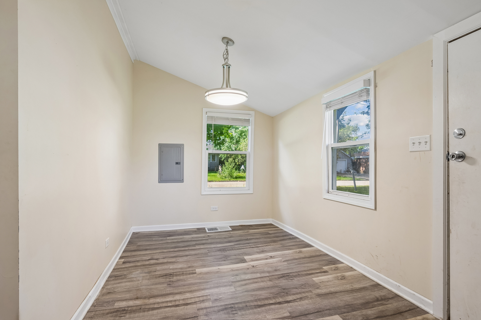 600 3rd Street Property Photo 9