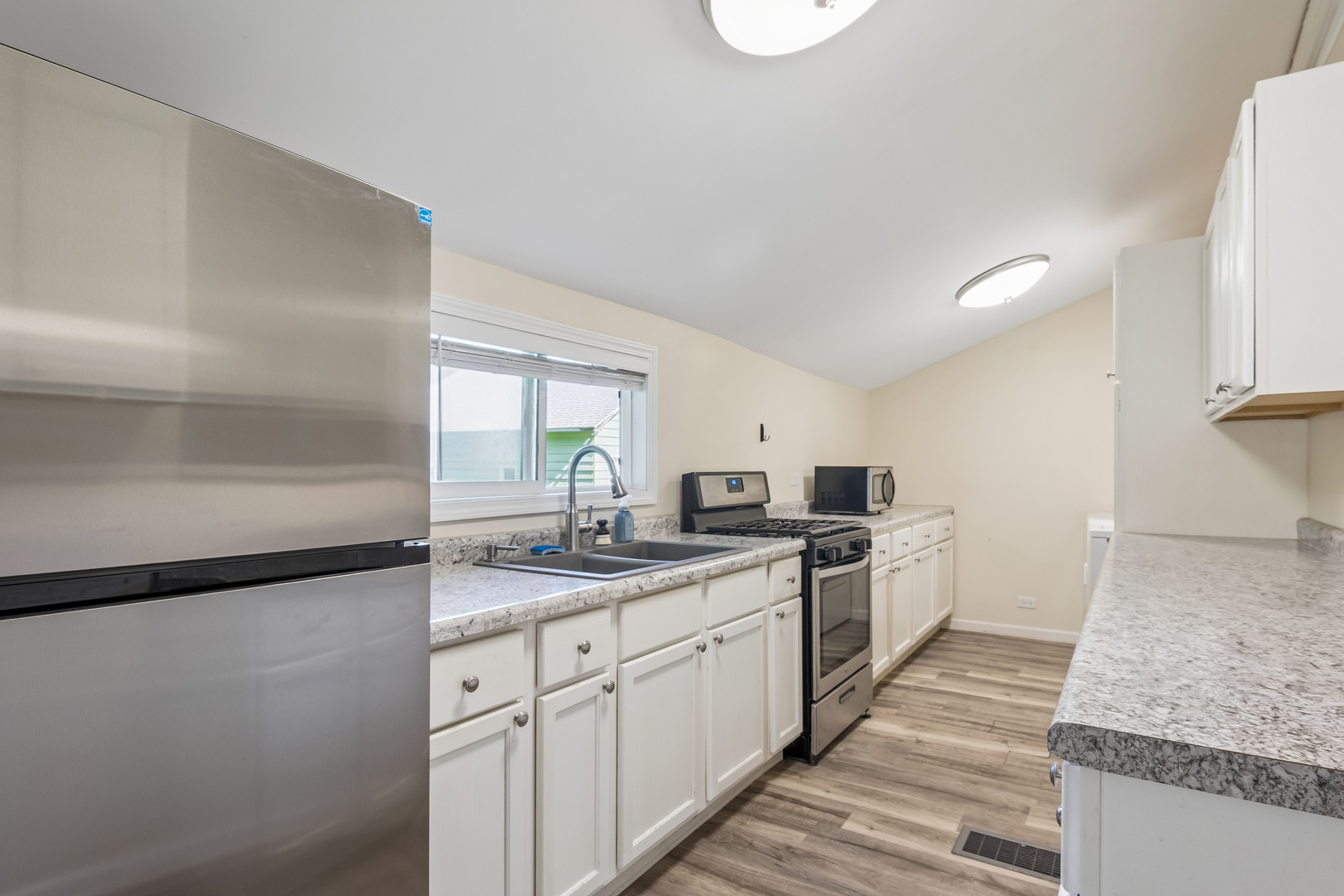 600 3rd Street Property Photo 11