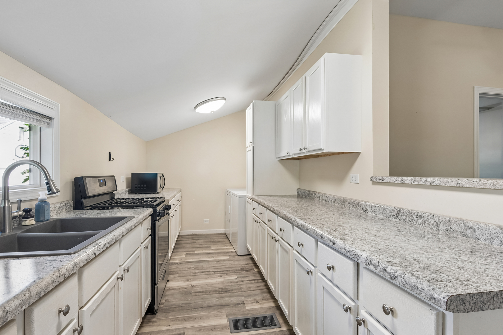 600 3rd Street Property Photo 12