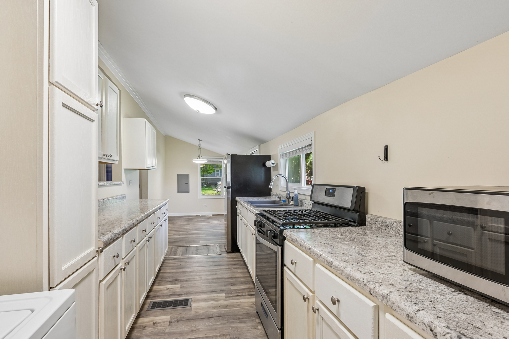 600 3rd Street Property Photo 14