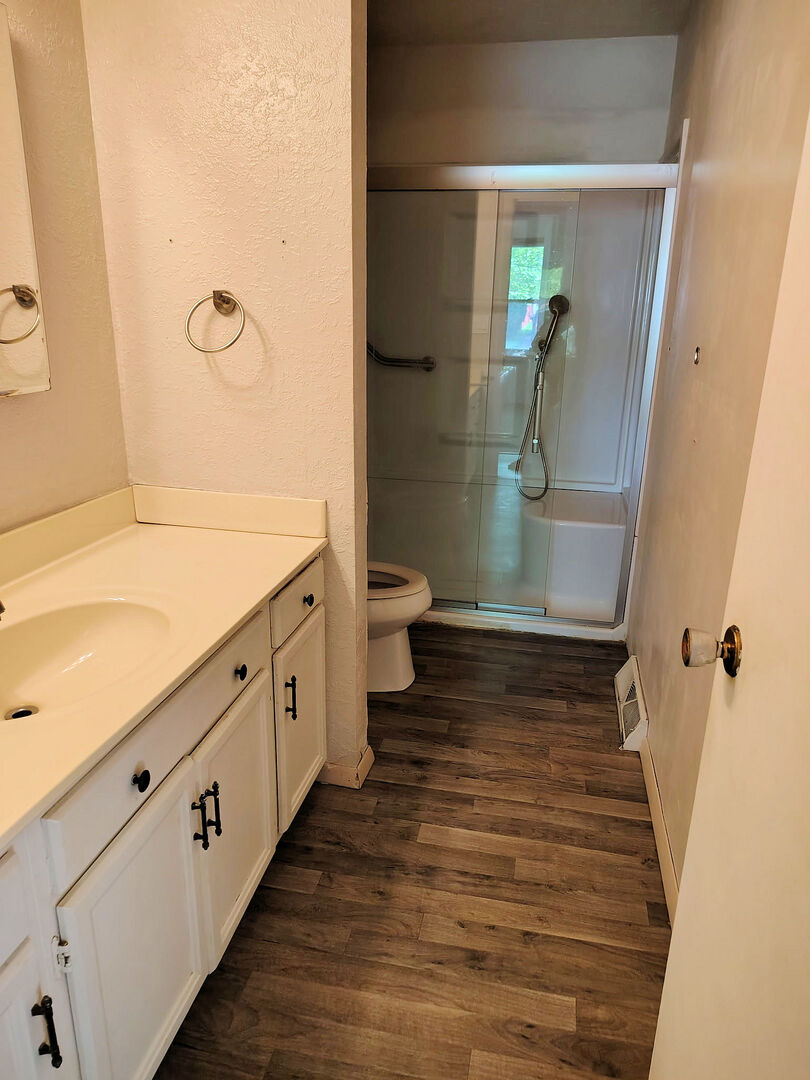 1036 Avenue E Property Photo 10