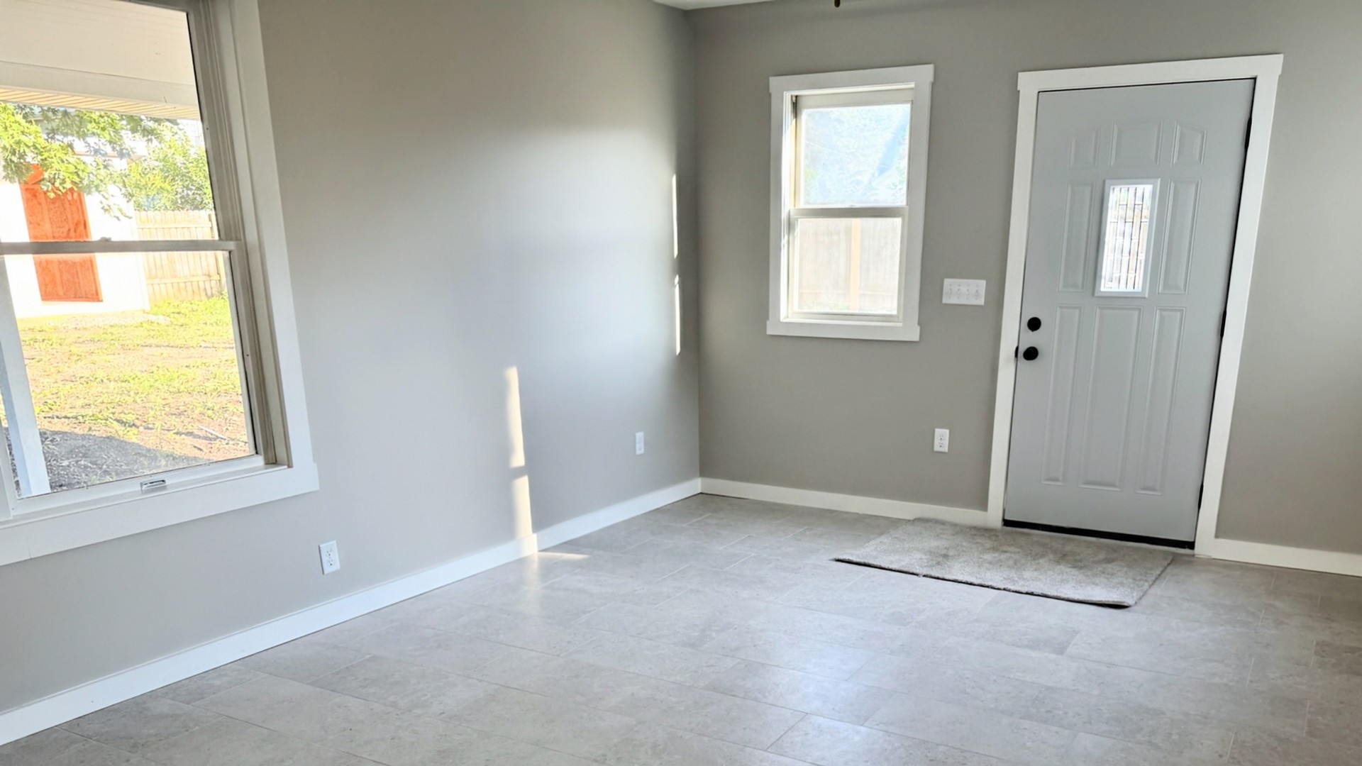 123 N Orange Street Property Photo 3