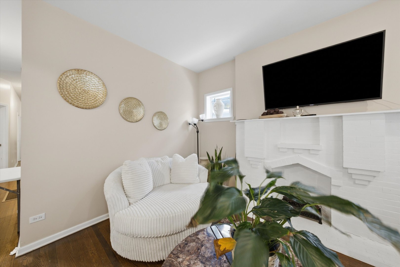 7614 S Carpenter Street Property Photo 5