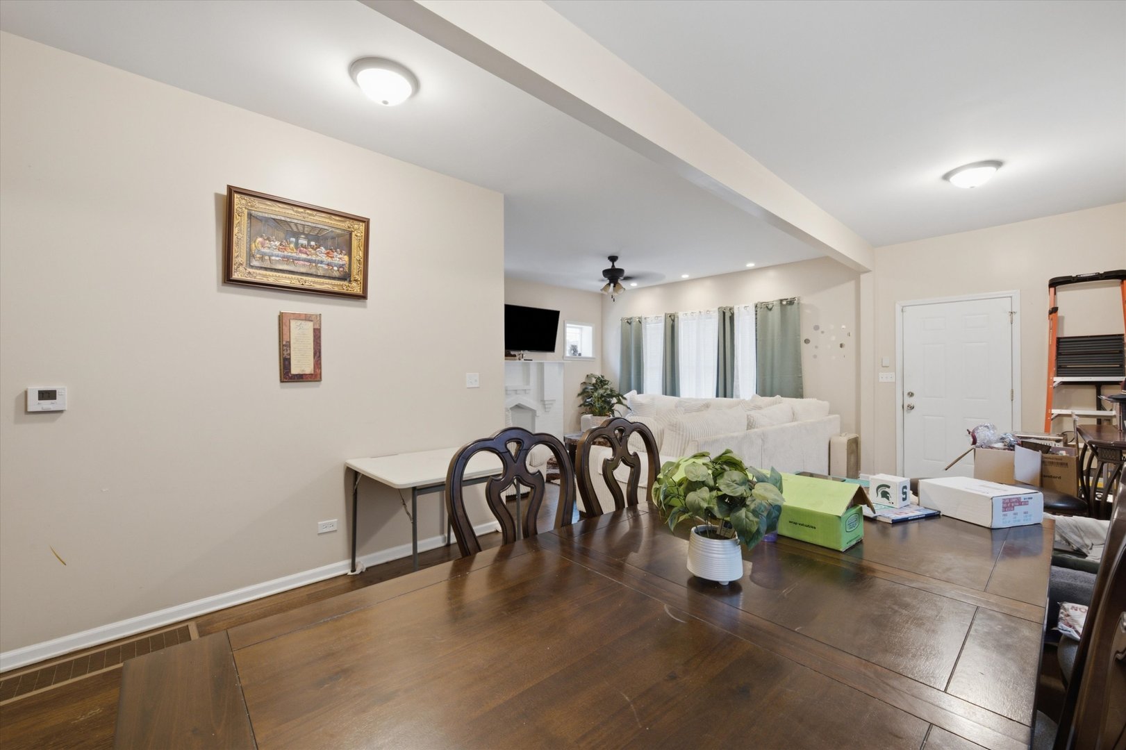 7614 S Carpenter Street Property Photo 8