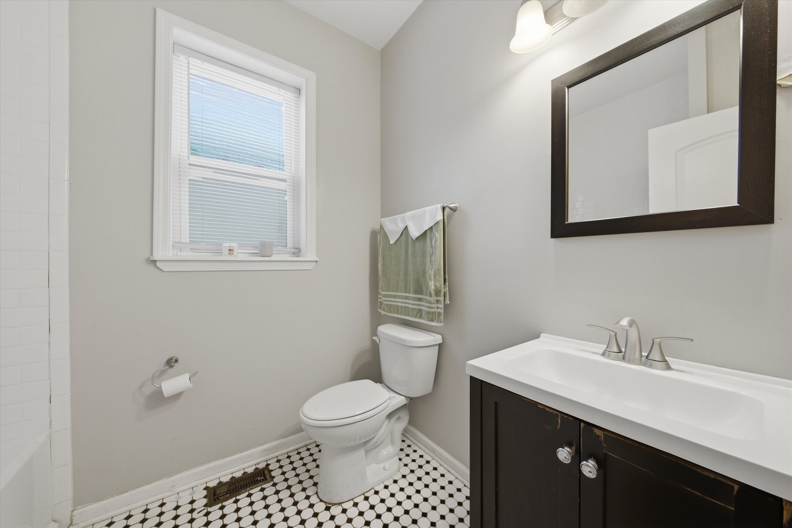 7614 S Carpenter Street Property Photo 14