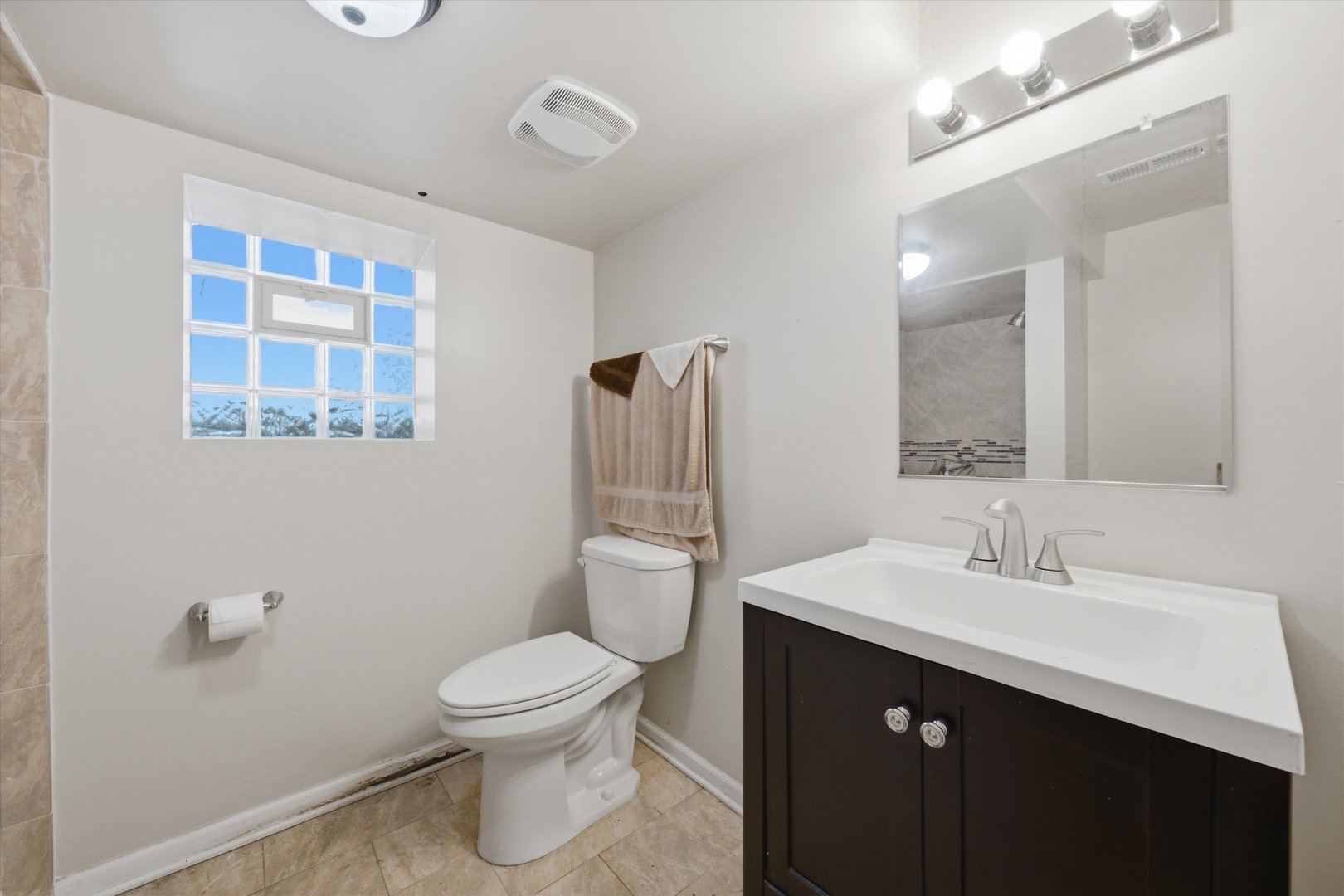 7614 S Carpenter Street Property Photo 15