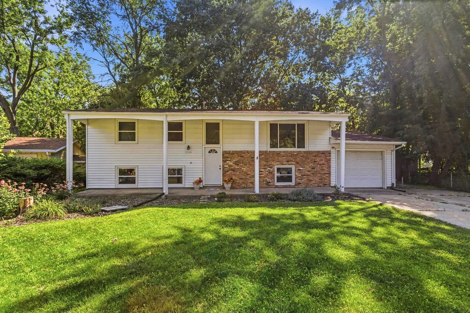 1906 Crescent Drive Property Photo