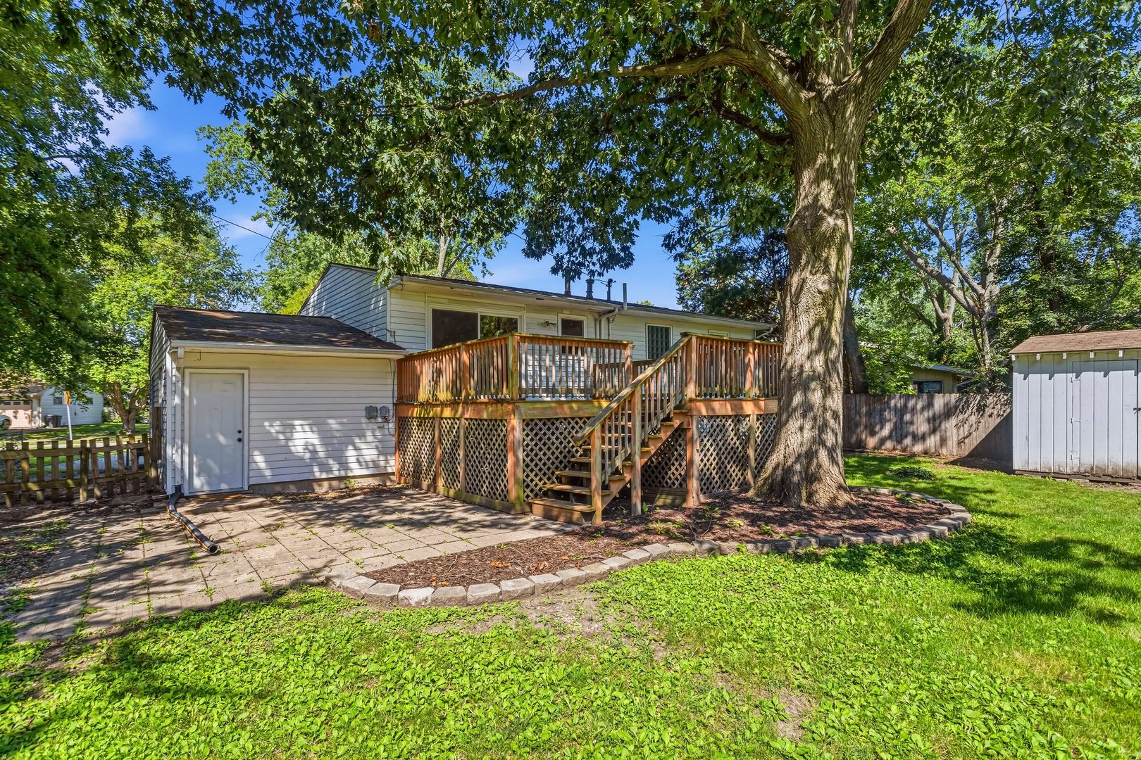 1906 Crescent Drive Property Photo 5