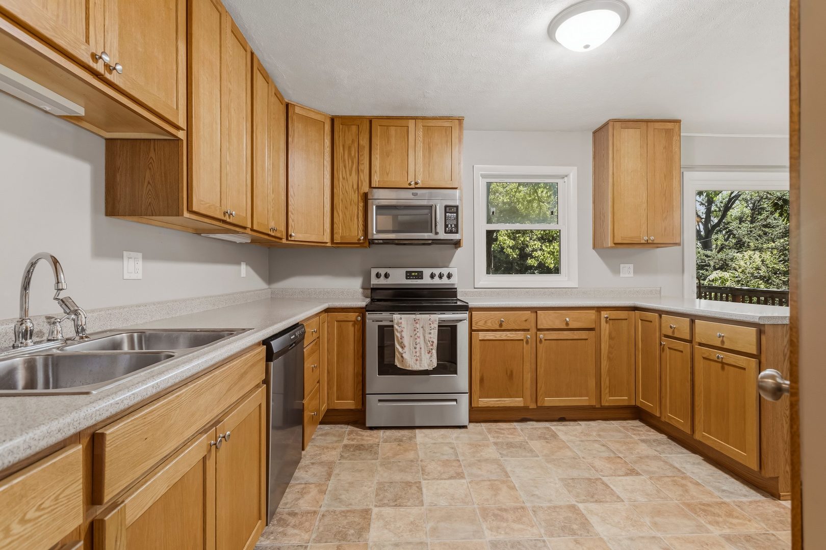 1906 Crescent Drive Property Photo 16