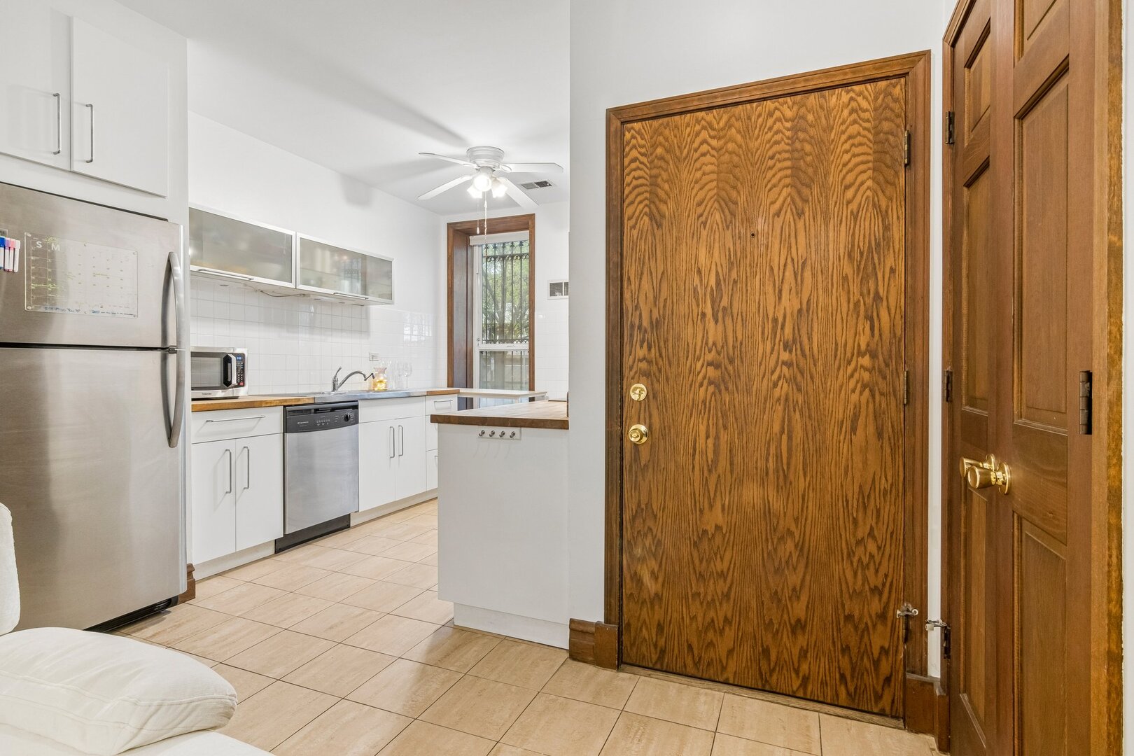 869 N Lasalle Street 2 Property Photo 2