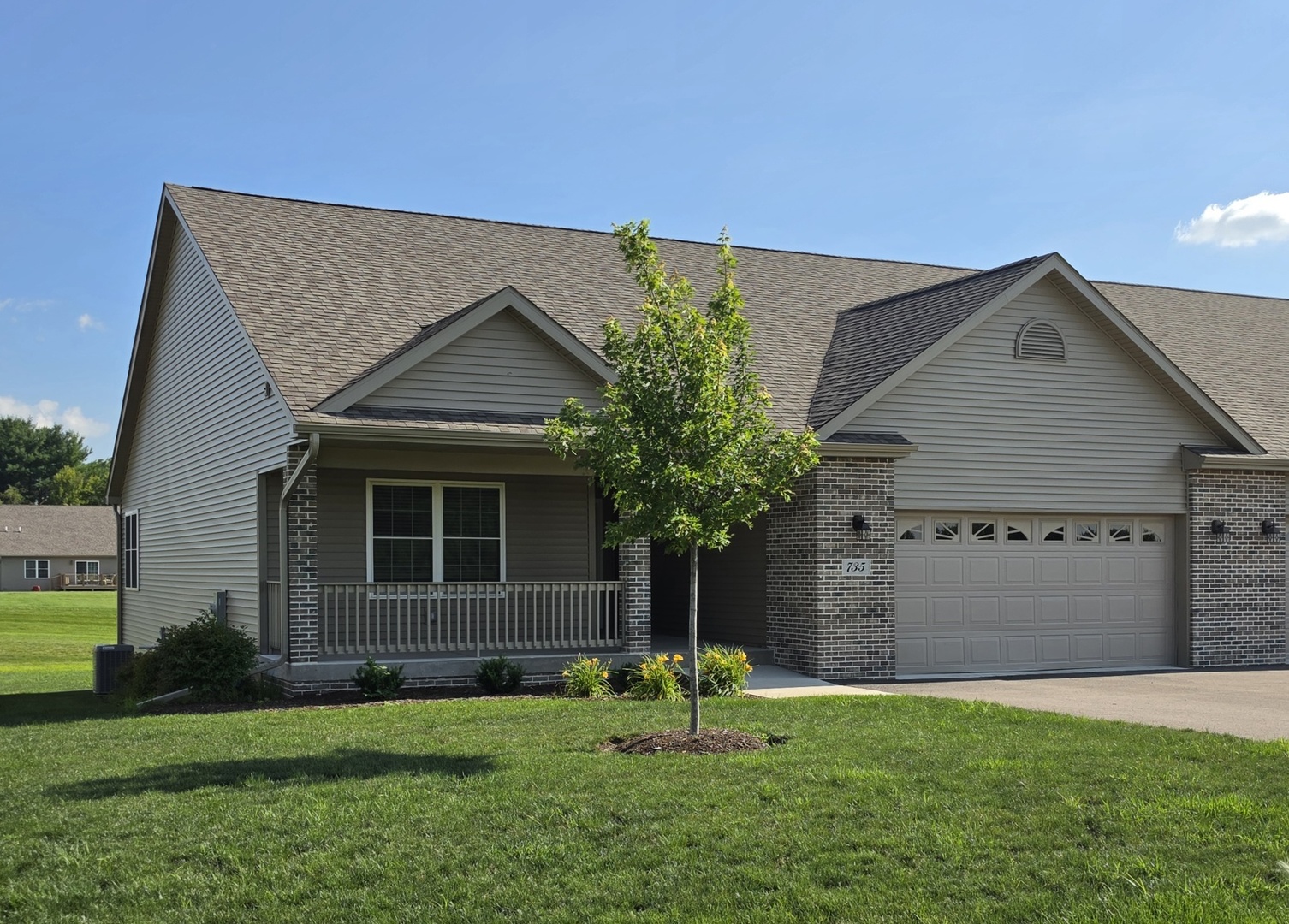 735 Yingling Drive Property Photo 2