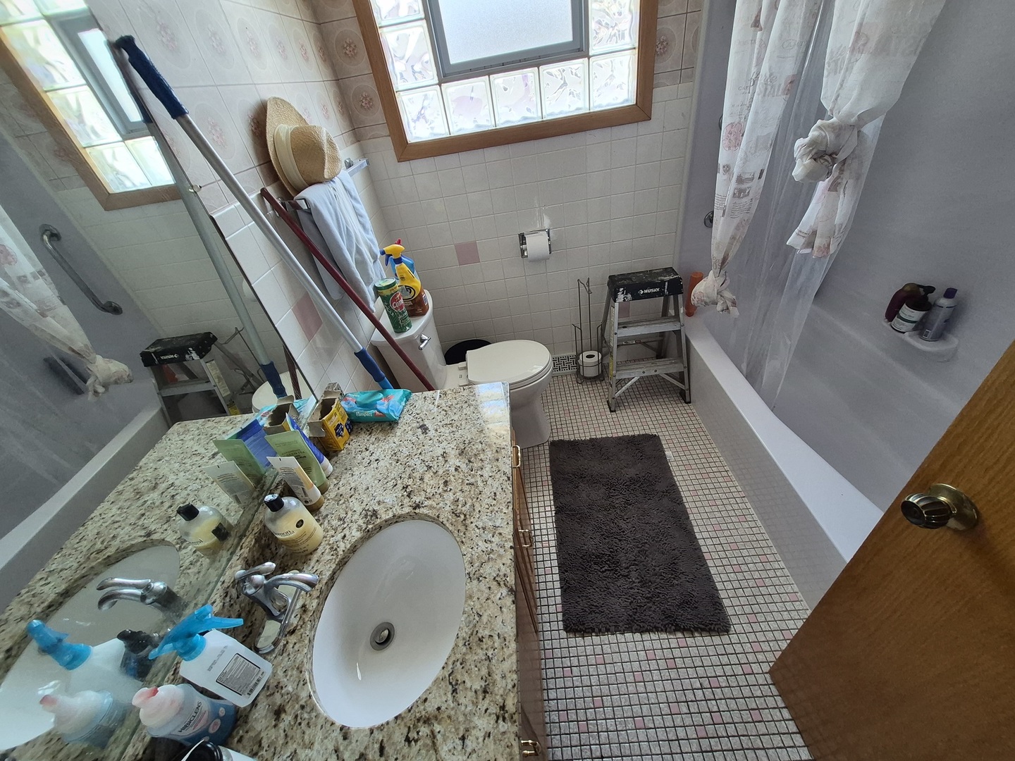 6842 N Central Avenue Property Photo 9