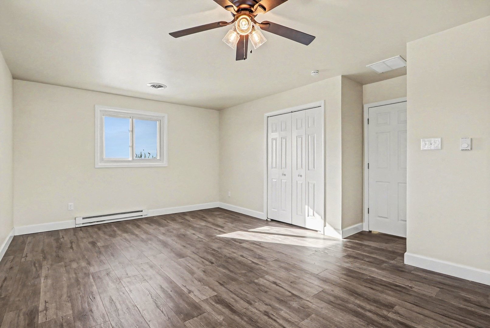 712 Davis Street Property Photo 4