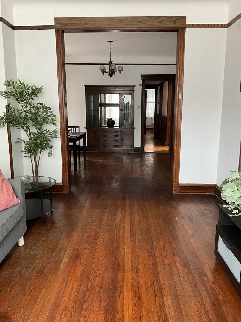 1223 W Gunnison Street Property Photo 4
