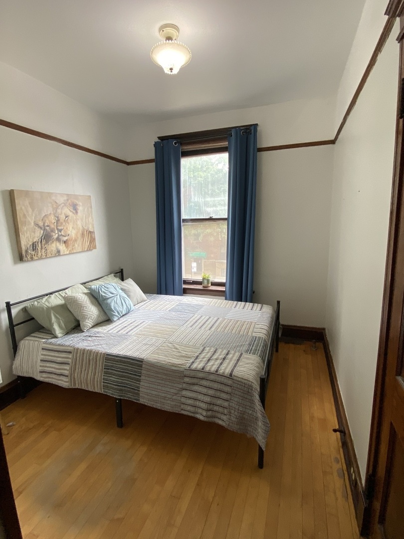 1223 W Gunnison Street Property Photo 8