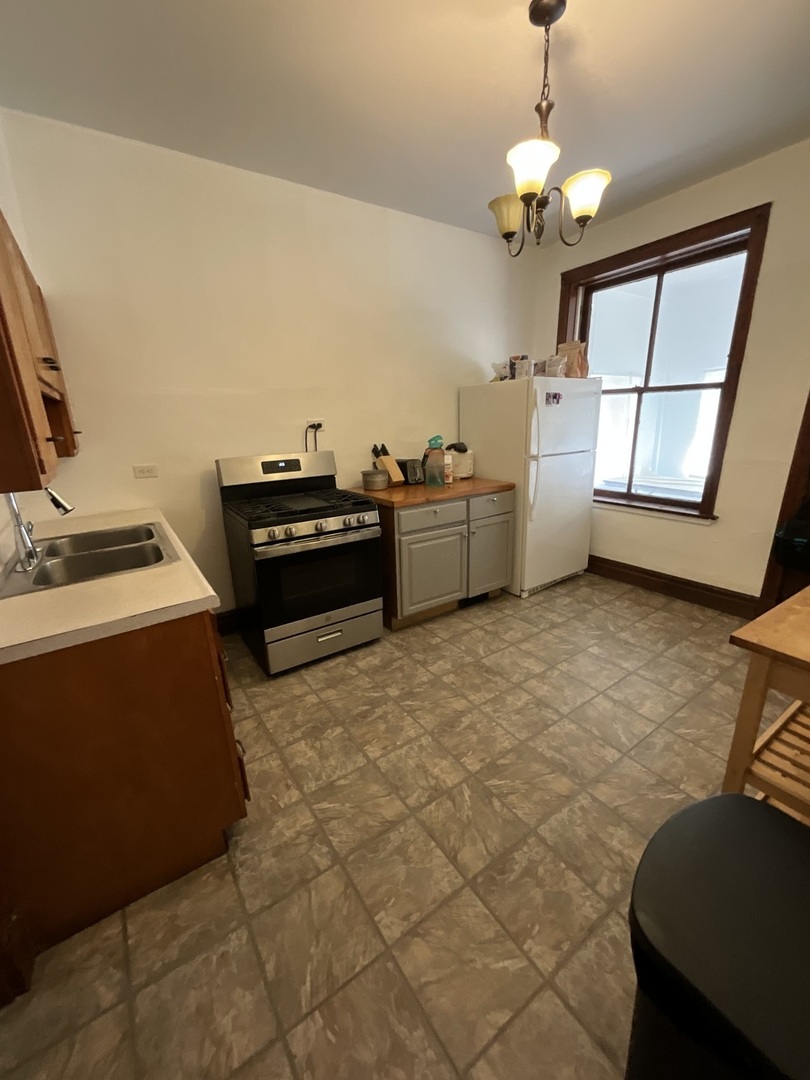 1223 W Gunnison Street Property Photo 22