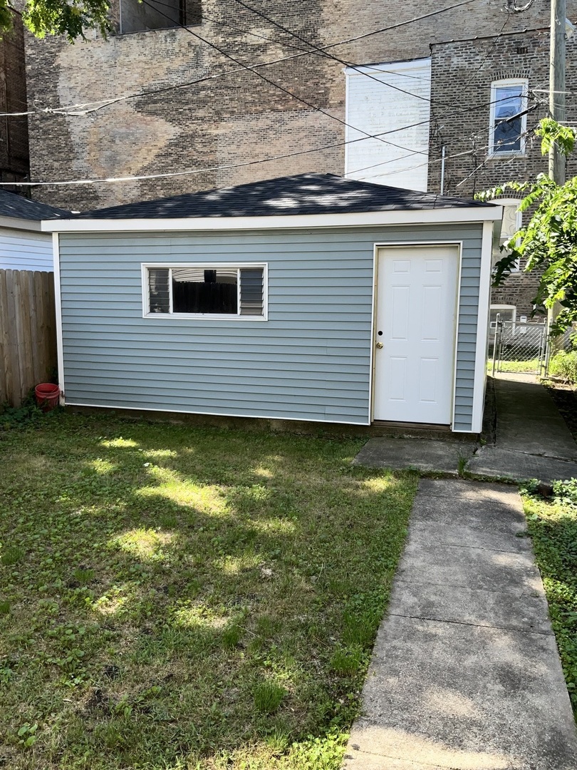 1223 W Gunnison Street Property Photo 25
