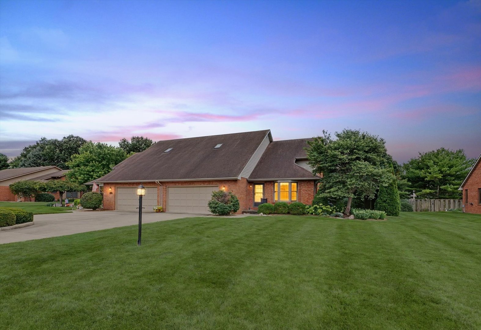 1325 Dickens Court Property Photo 1