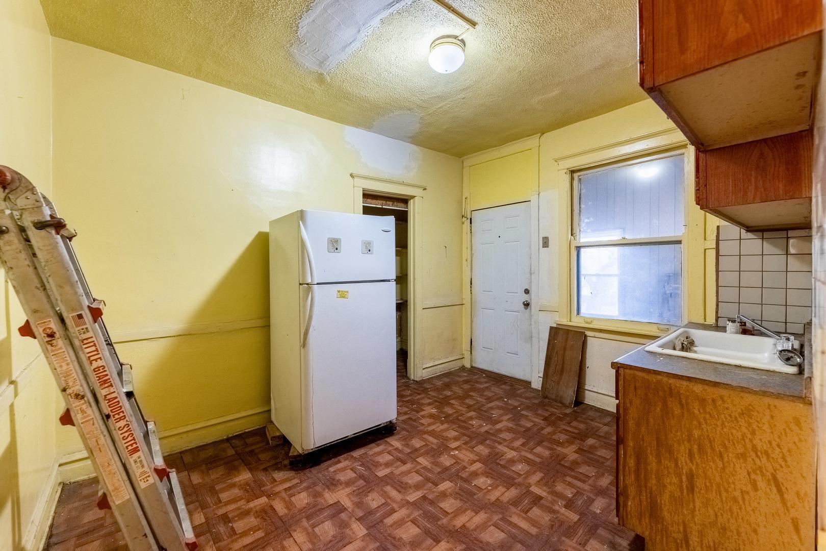 11849 S Wentworth Avenue Property Photo 11