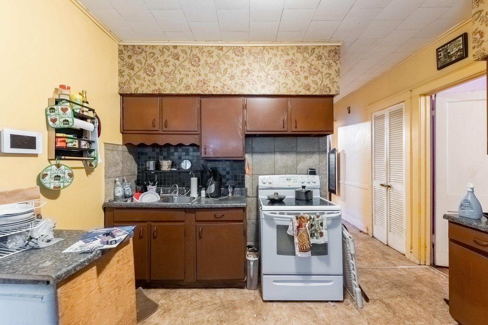 11849 S Wentworth Avenue Property Photo 12