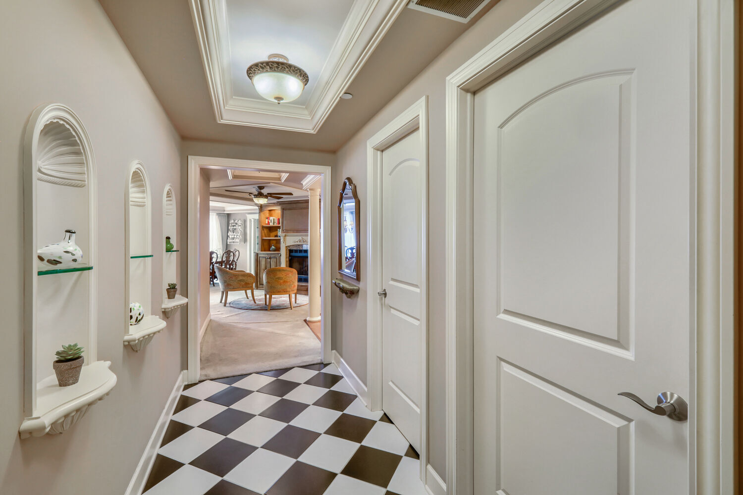 10 E Burlington Street 3b Property Photo 5