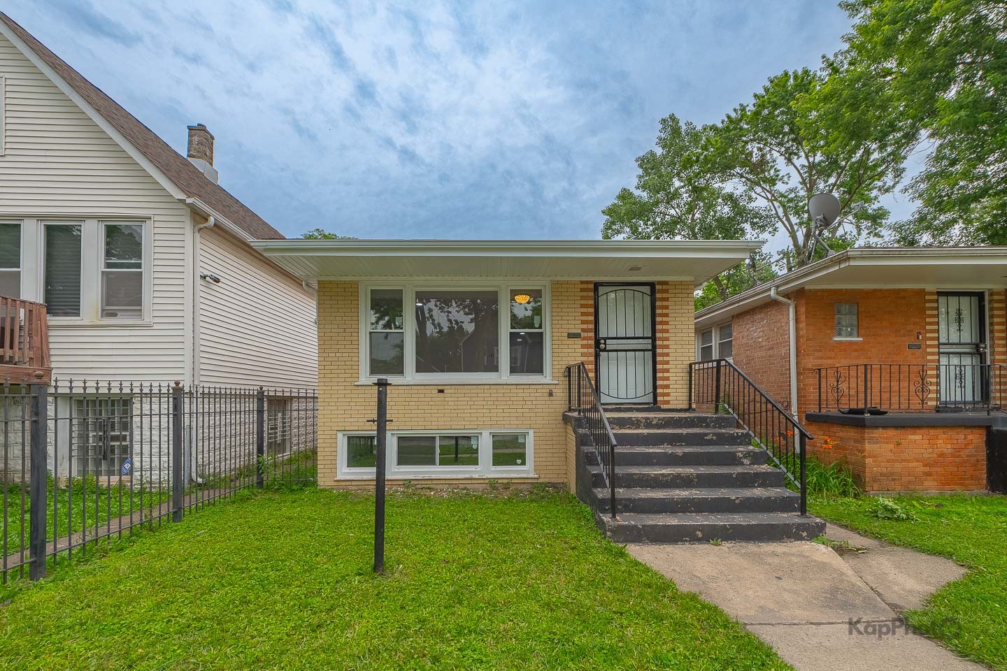 11955 S Prairie Avenue Property Photo 1