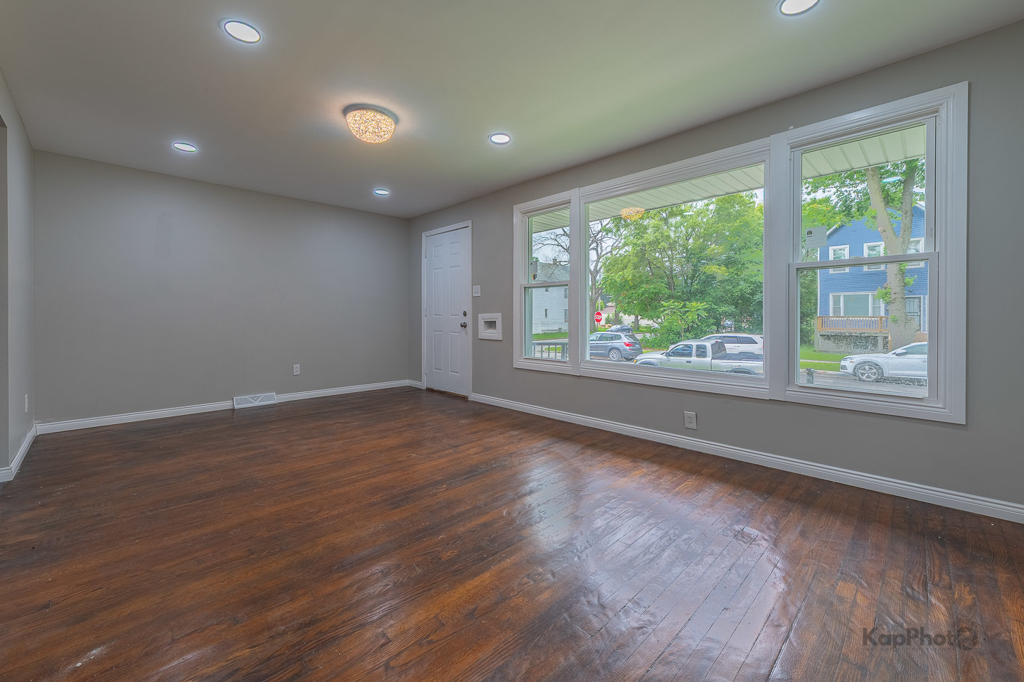 11955 S Prairie Avenue Property Photo 3