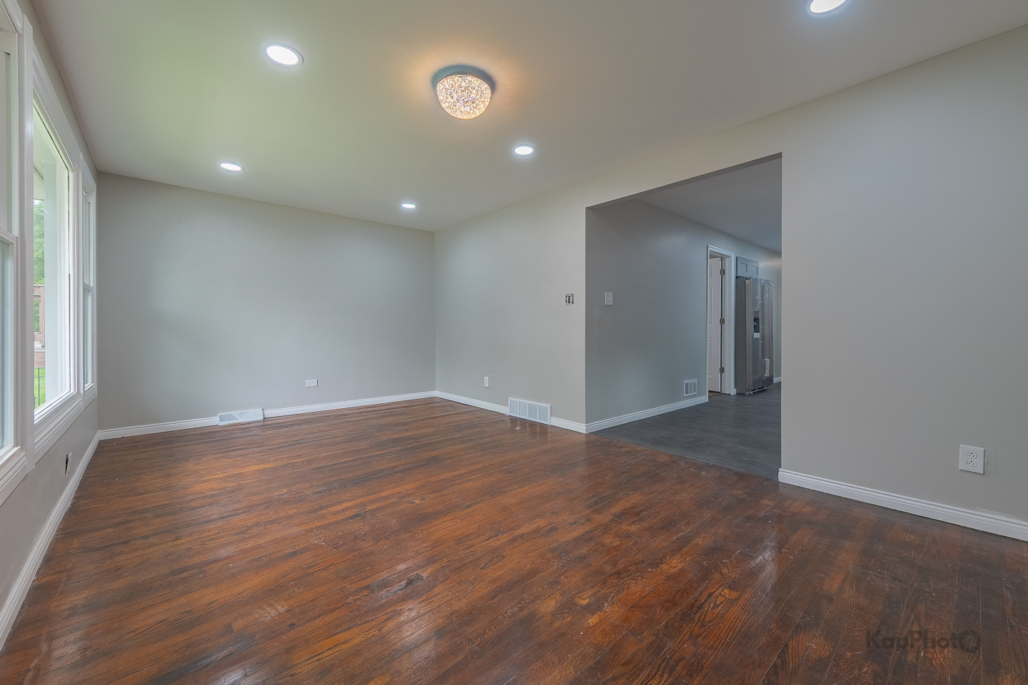 11955 S Prairie Avenue Property Photo 4