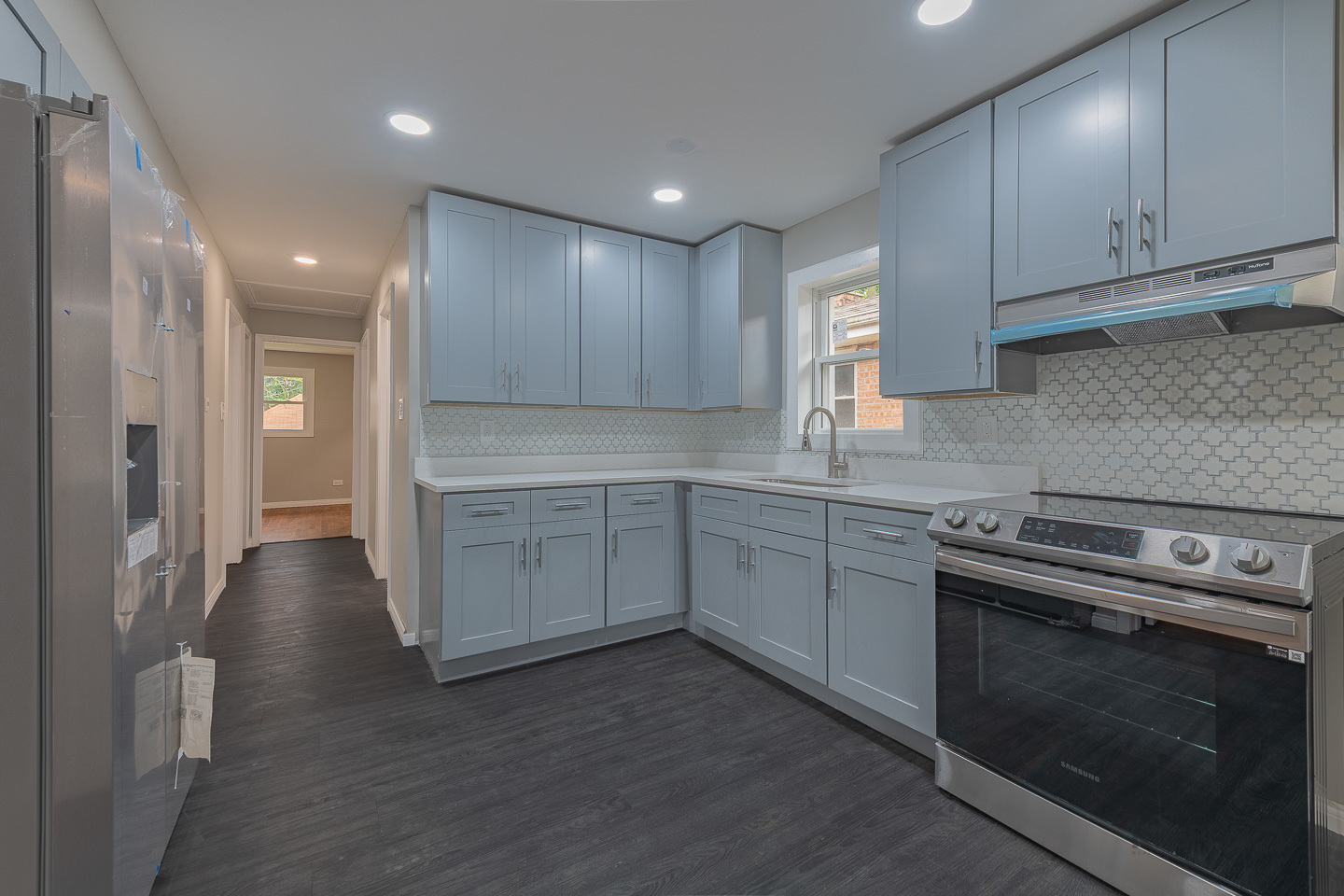 11955 S Prairie Avenue Property Photo 8